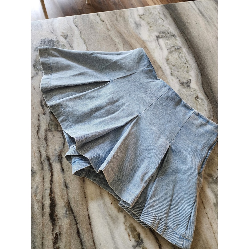 Boutique Light Wash Denim Pleated Skort Skirt Light Wash Blue Small